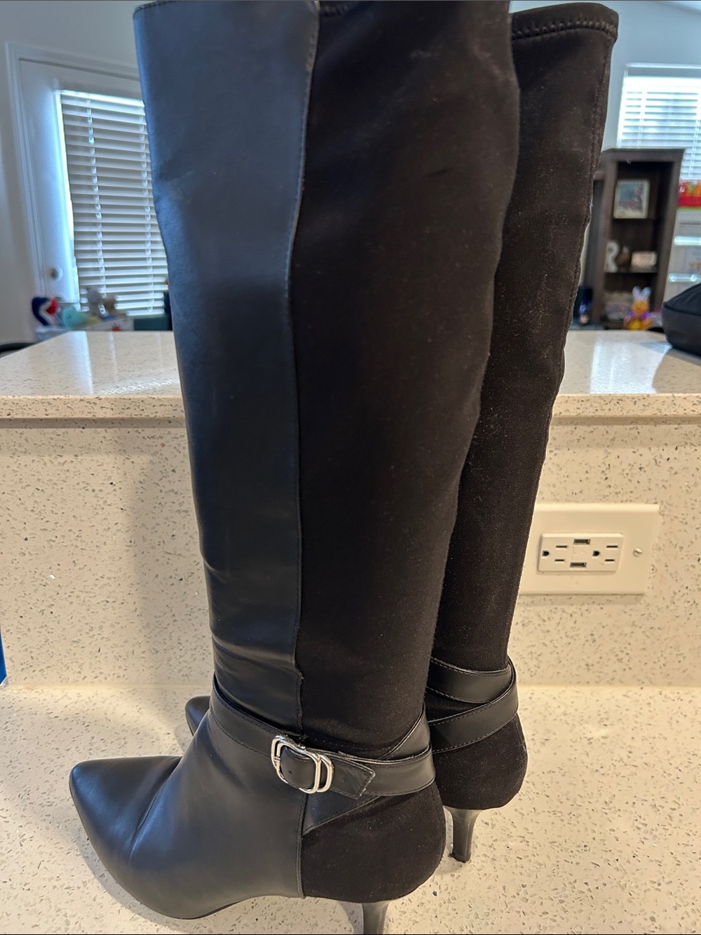 Black Knee-High Pointed Toe Riding Boots
